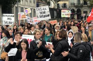 Près de 150 personnes ont manifesté devant la préfecture. 