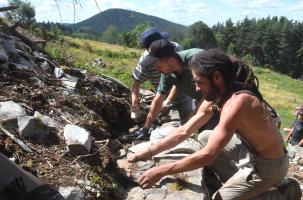 Ce mercrebis 26 juillet la thématique "reconstruire un muret en pierres sèches"