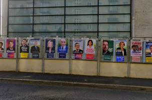Panneaux électoraux pour la présidentielle 2022 à Guitard, au Puy-en-Velay.