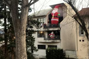 Un Papa Noel de 4 mètres de haut