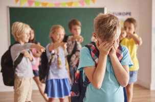Aux pressions quotidiennes s'ajoute le pire.. le silence de l'enfant. 