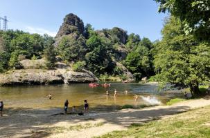 La plage de Monistrol d Allier.