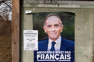 Utiliser ces espaces à des fins de communications politiques est interdit. Zemmour et son affichage interdit.