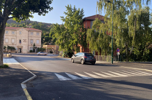 Le ralentisseur allongé de quelques mètres