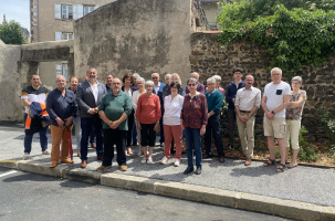 Quelques habitants ont répondu à l'invitation de la ville pour fêter la fin des travaux. 