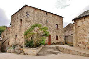 Petit village mais grosse tension, à Saint Christophe d'Allier. 