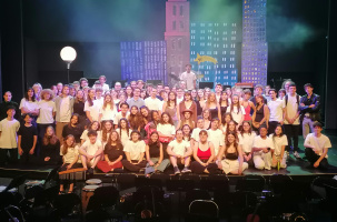 Une scène chargée d'innombrables talents au Conservatoire à Rayonnement Départemental.