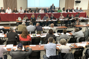 La table des quinze conseillers est composée