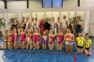 50 an séparent cette photo actuelle des twirleurs st-germinois et celle dans l'article.