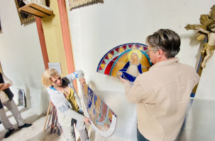 Les vitraux de l'église Saint-Sulpice de Cussac-sur-Loire sont en train d'être rénovés