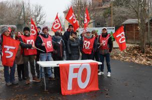 Action de débraillage pour militants FO et employés de la ferme Bel Air et du Relais Ados.