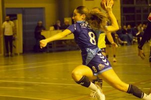 Maëlle Marcoux (en bleu) en pleine attaque fulgurante. 