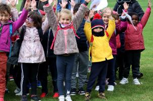 La joie des enfants, la meilleure protection contre le froid de septembre.
