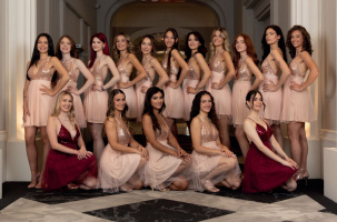 La photo de classe des 16 candidates en lice pour le titre de Miss Auvergne