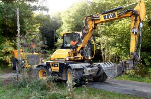 Les engins de chantier évoluant à la Pénide le matin du 4 octobre devant la Lutte des Sucs