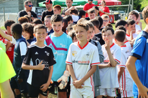 Les jeunes à fond le foot au Tournoi des P'tites Têtes à Saint-Germain-Laprade.