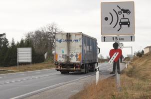 Une silhouette noire au bord de la RN88