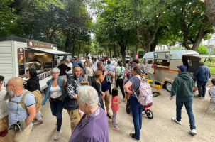 Le marché nocturne au jardin Henri Vinay a du succès