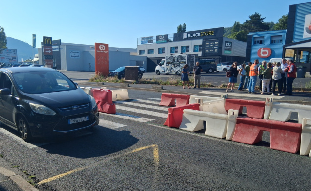 Des essais sont en cours avec des séparateurs de voie en plastique