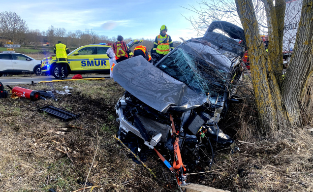 L'état de la voiture témoigne de la violence de la collision.  