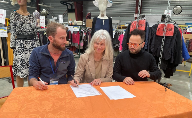 Signature de la convention entre la collecte ponote et Emmaüs