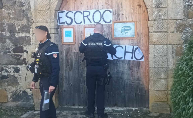 Les gendarmes sur place pour constater les incivilités sur la forteresse de St-Vidal. 
