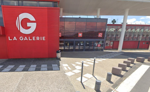 Près de 900 m3 d'eau ont investi la galerie marchande du Carrefour de Vals. 