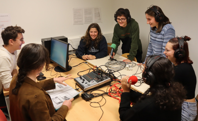 Les informés de Simone Weil au micro pour des podcasts