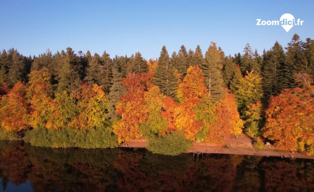 Le lac du bouchet en automne