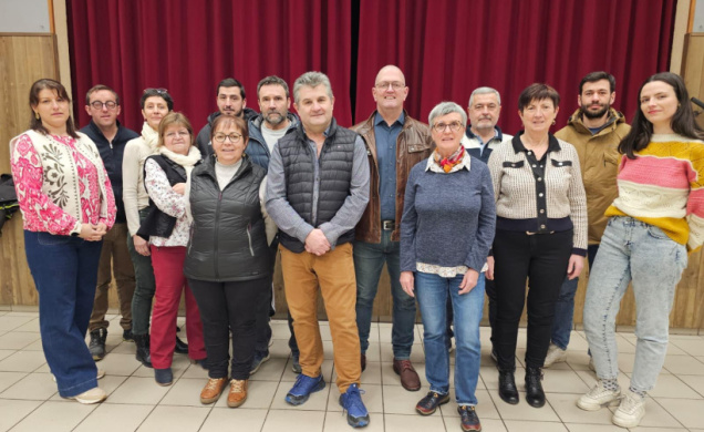 Thierry Defay, au centre, tête de la liste "Ensemble acteurs de demain" à Laussonne. 