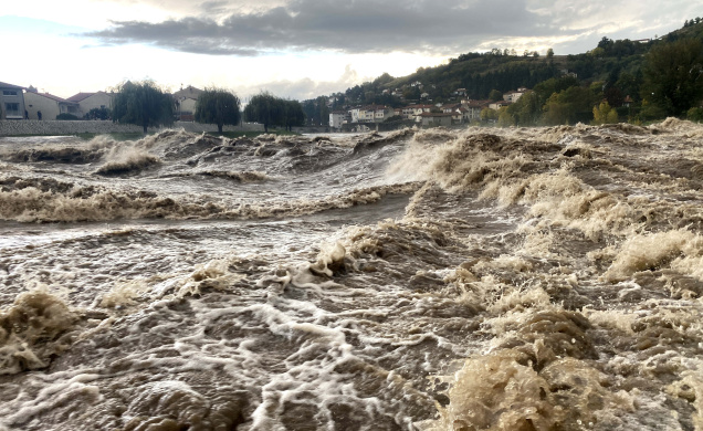 Jeudi 17 octobre 2024, vers 13h30, une vague géante inonde Brives-Charensac.  