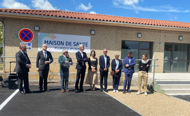 Élus et soignants inauguraient la Maison de Santé Pluridisciplinaire à Brives-Charensac. 