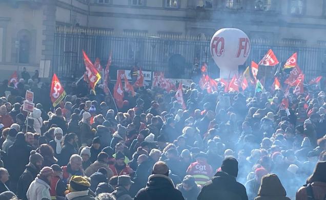La foule au Puy lors de la 1ere manifestation contre la réforme des retraites.