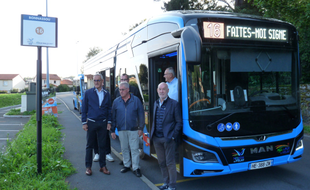 Les élus de l'Agglo du Puy ont présenté les nouveaux autobus des Tudip. 