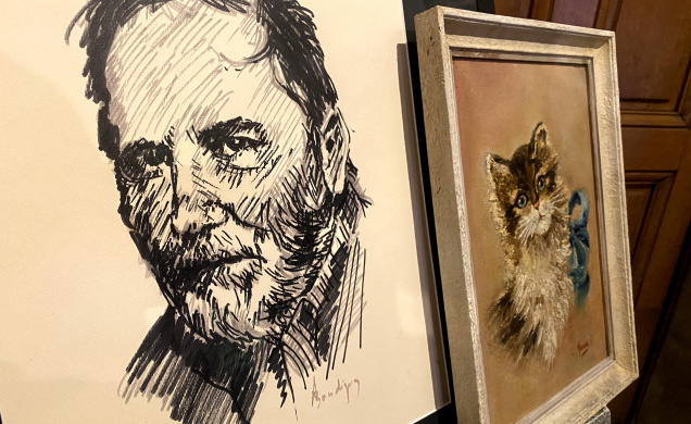 L'autoportrait d'Auguste Boudignon à côté de sa première toile peinte à l'âge de 16 ans.