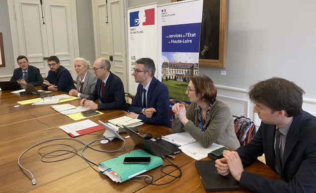 Dense est le travail de compilation et de vérification des candidatures par la préfecture.