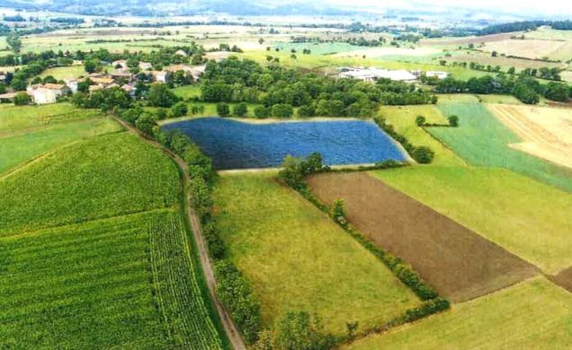 La retenue collinaire pourrait contenir 60 000 m3 d'eau pour irriguer 55 ha de maïs.