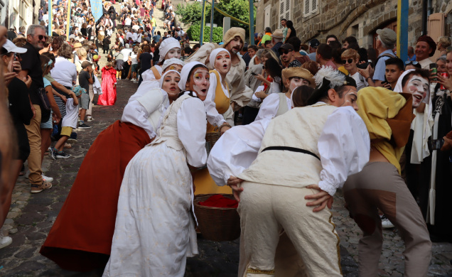 Le Roi de l'Oiseau, un gigantesque festival des arts de la Renaissance... et de la joie. 