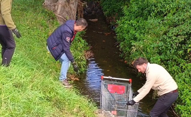 Un charriot dans la rivière.