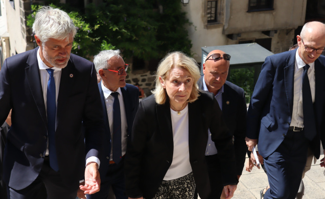 Catherine Pégard, ministre de la Culture à son arrivée à la cathédrale