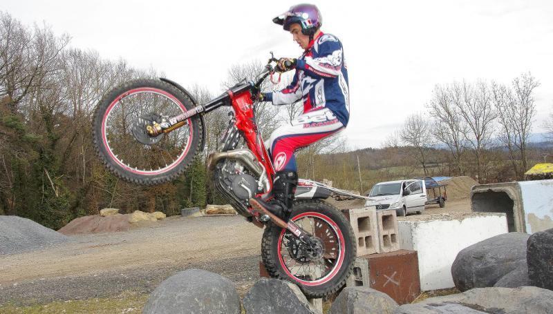 Le Ponot est parti à Medellin avec sa moto trial.