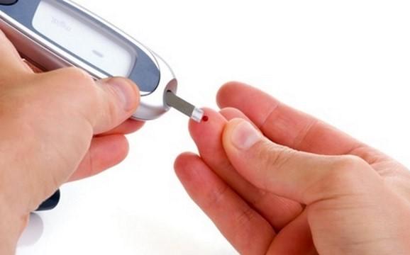 Un diabétique doit contrôler sa glycémie plusieurs fois par jour.