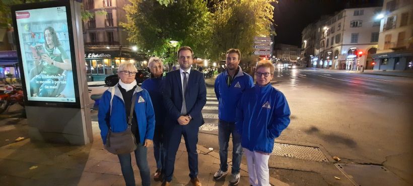 Aurélien Duvergey et des membres de l'association vivre et conduire
