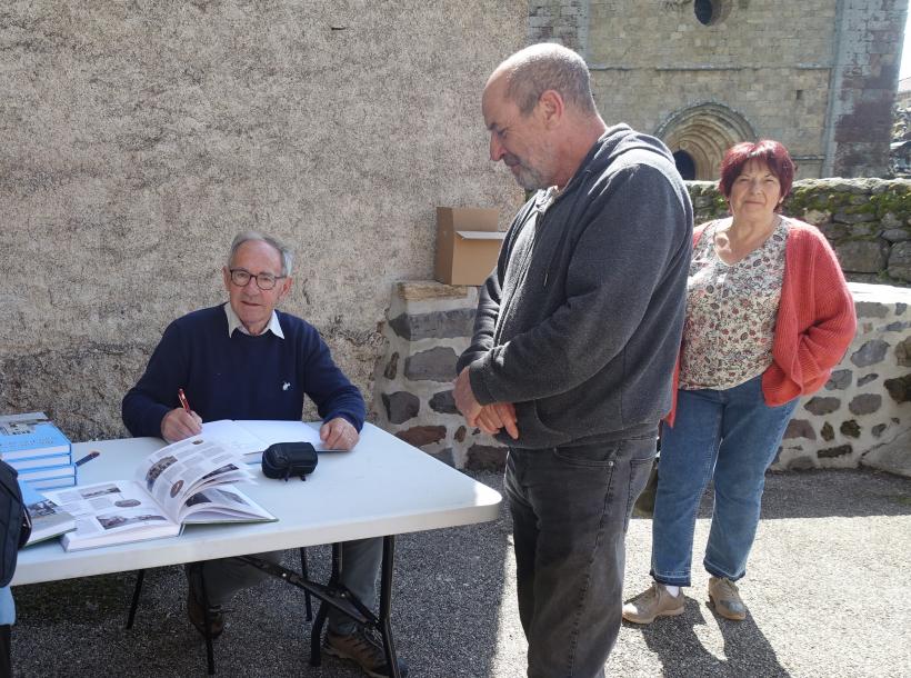 À Saint-Paul, une première séance de dédicaces de Vincent Minaire