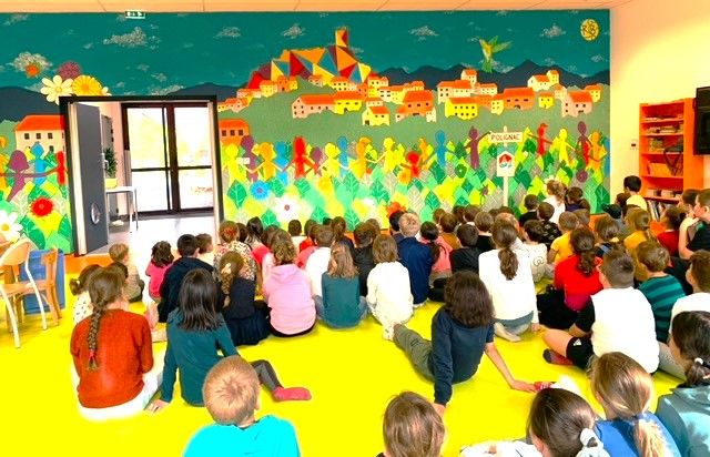 Fresque avec élèves de l'école Sainte Jeanne d'Arc de Polignac