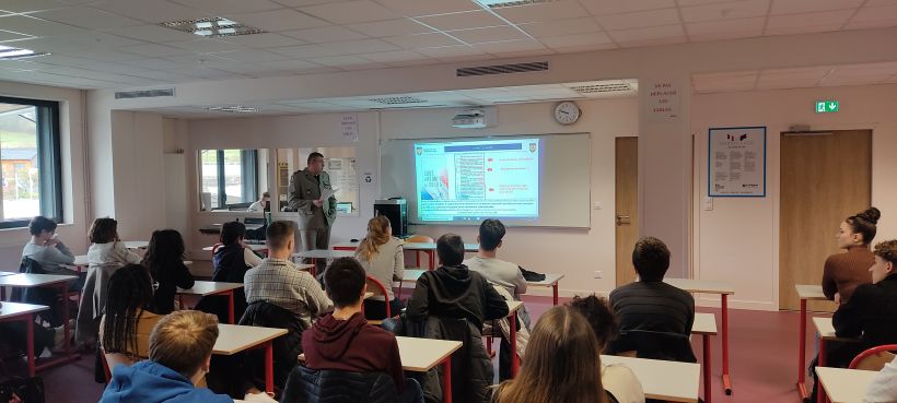 Des lycéens yssingelais sensibilisés au droit de la guerre