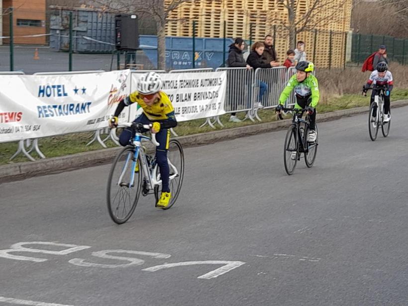 Lysandre Schatz du Vélo club du Velay en plein sprint