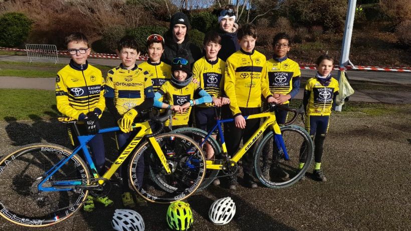 Les compétiteurs du Vélo club du Velay à Méons
