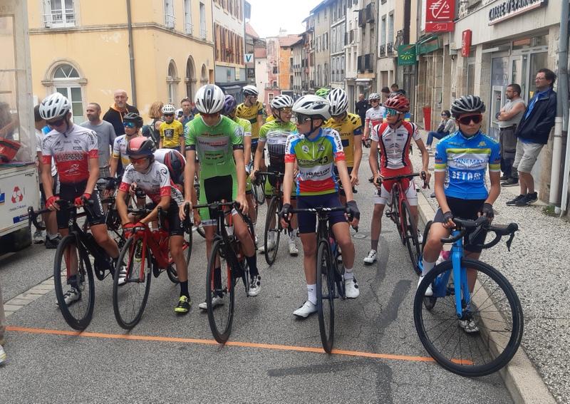 Les coureurs de l'UCPV sur la ligne de départ