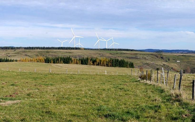 L'horizon dans le secteur du Mézenc avec les éoliennes (projection).